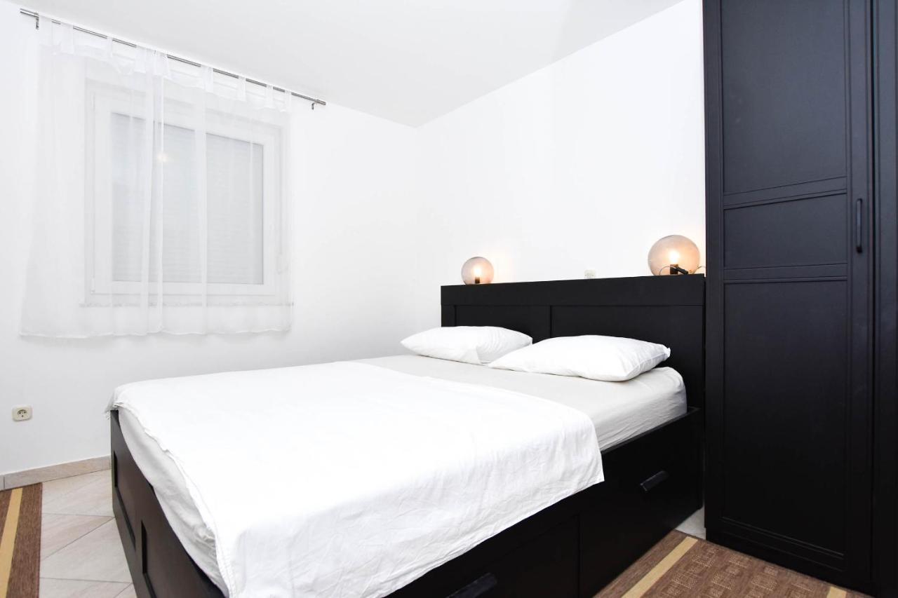Apartment Jaspis Biograd Na Moru Exteriör bild